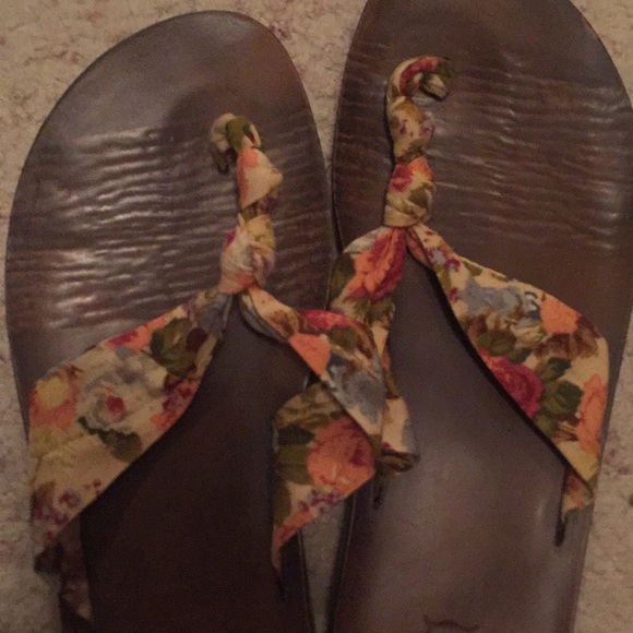 Sandals - Picture 3 of 3